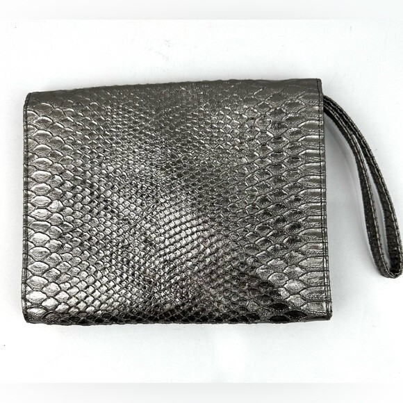 Neiman Marcus Vegan Leather Silver snakeskin embossed shiny wristlet/clutch - Picture 2 of 9